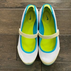 black nike mary jane shoes